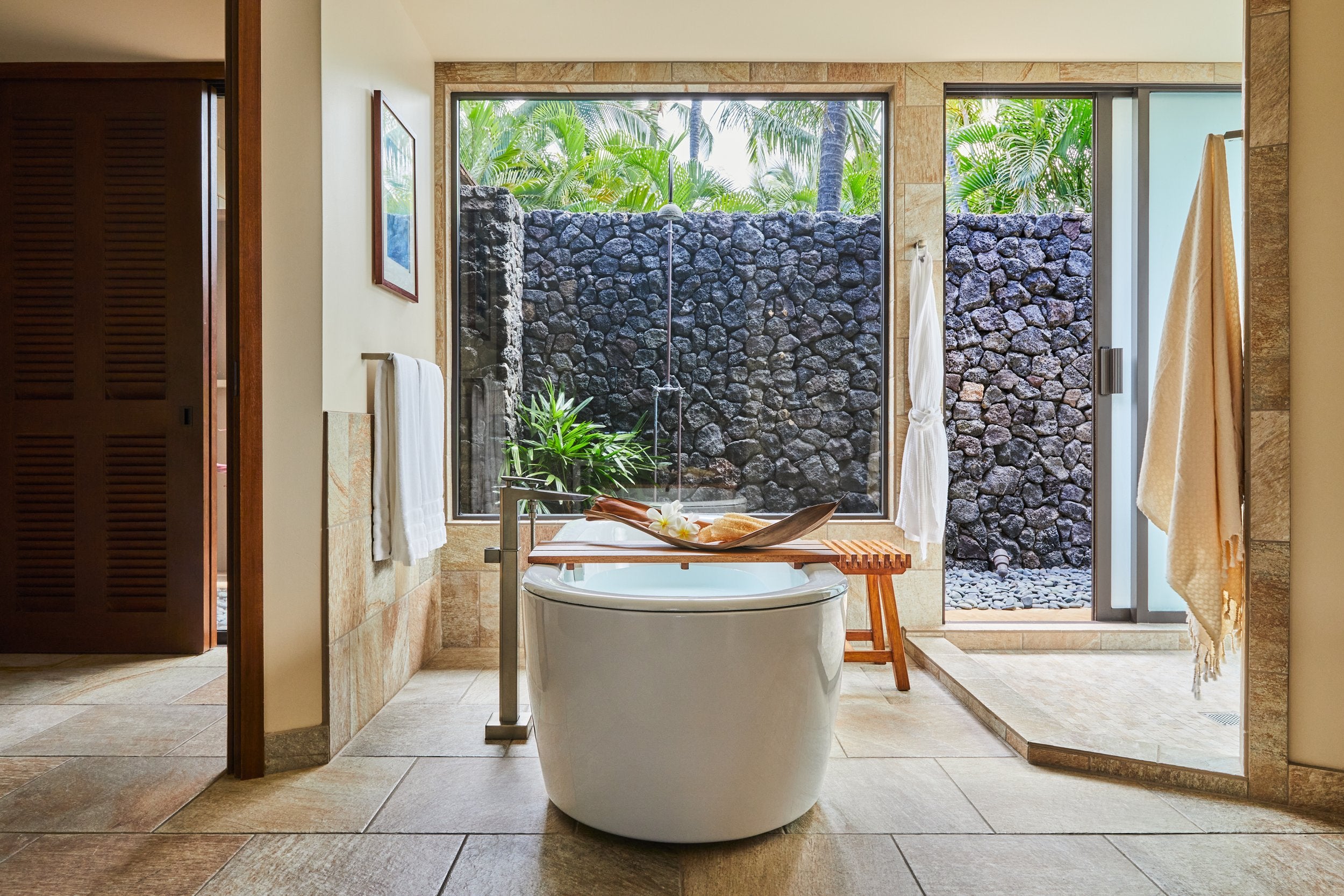 MNL_Accommodations_Residences_Bathroom_2021_006%2B%281%29.jpg