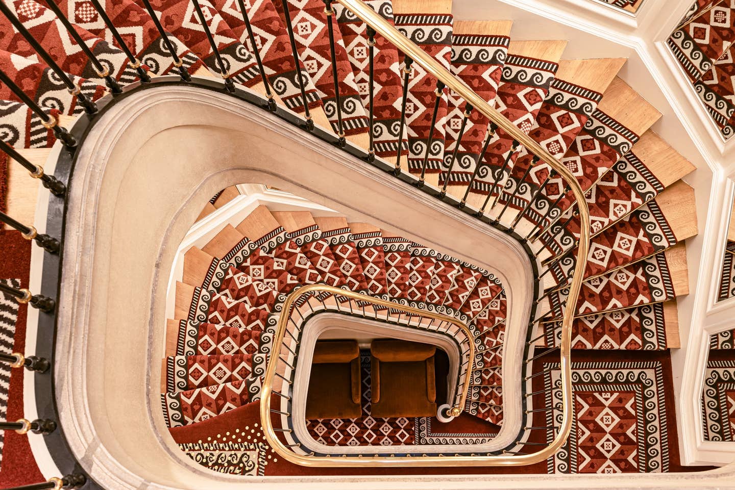 Saint%2BJames%2BParis%2B-%2BMirror%2BStaircase%2B1%2B%284%29.jpg